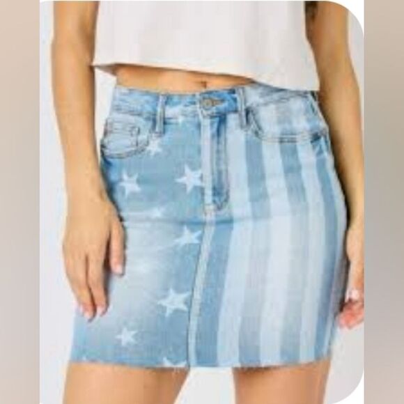 Judy Blue High Rise Medium Wash Stars and Stripes Bleached Skirt; Size XL - Picture 1 of 9